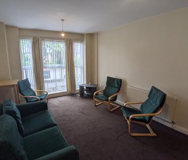 3 bedroom flat to rent - Photo 5