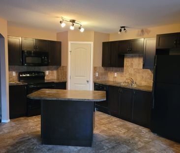 Beautiful Condo Unit Available in Johnstone Park!!! - Photo 3