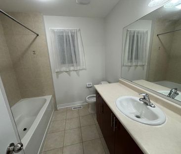 For Lease - 88 Lightcatcher Circle, Brampton, Ontario - Photo 5