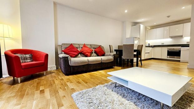 3 bedroom flat to rent - Photo 1