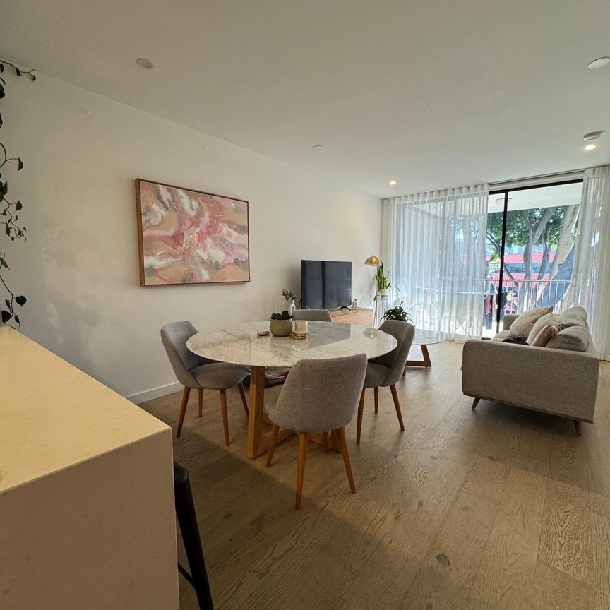 North Sydney - Photo 1