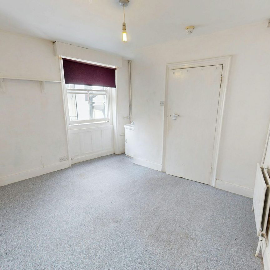 Flat to rent on - Photo 2