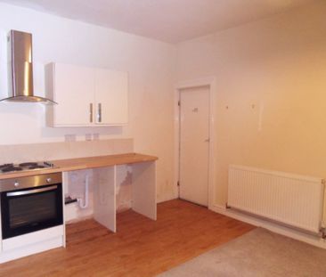 Bond Street, Batley, West Yorkshire, WF17 - Photo 4