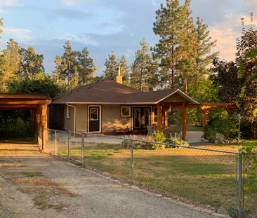 Ellison Acreage: 3 bed, 3 bath – Gardening Enthusiasts Welcome! - Photo 1