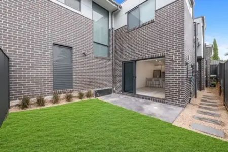 “Modern Comfort Meets Convenience in the Heart of Kellyville” - Photo 3