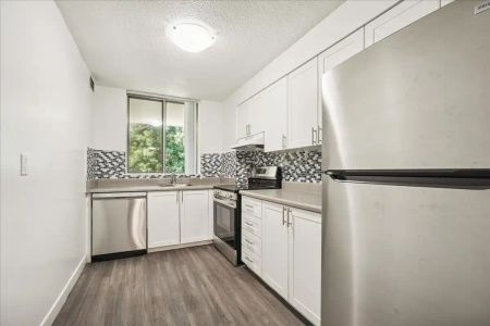 Rathburn Apartments — 1 Bedroom available at 2121 Rathburn Road East, Mississauga - Photo 4