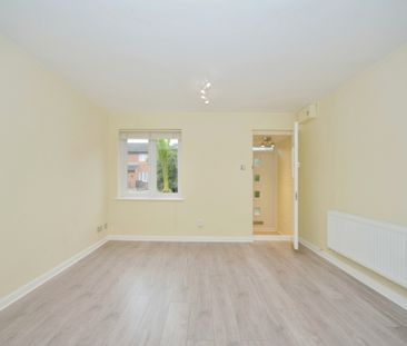 Brand New Refurbished House Close to Train Station & Shops - Photo 4