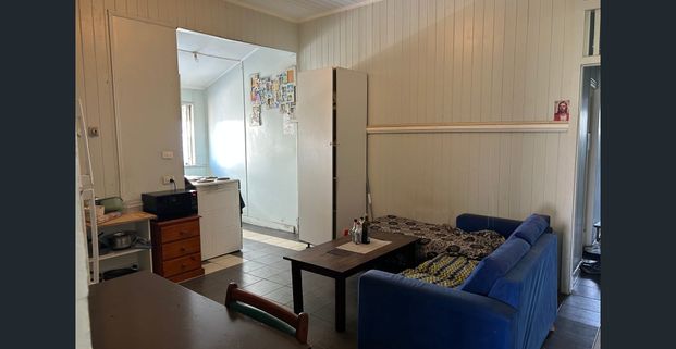 Spacious room with own bathroom - Photo 1