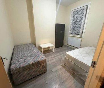 Room in a Shared House, Erskine Road, E17 - Photo 4