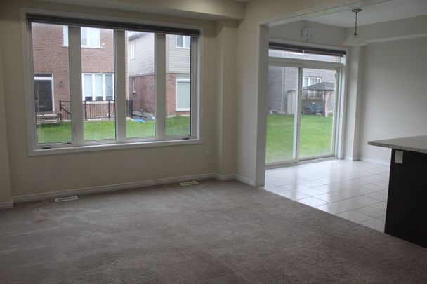 For Lease - 7 Esther Crescent, Thorold, Ontario - Photo 1