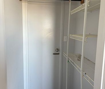 5 Bedroom House - Convenient Location - Photo 1