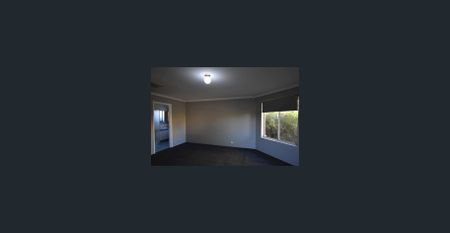 4 X 2 Family Home with sparkling pool!! - Photo 4