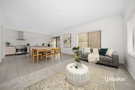 12 Aphrodite Drive, Truganina VIC, Belconnen - Photo 4