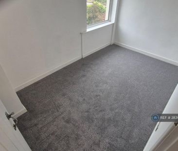 2 bedroom end of terrace house to rent - Photo 2