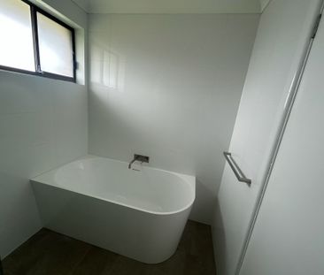 Fully Renovated 3-Bedroom Home - South Bathurst - Photo 4