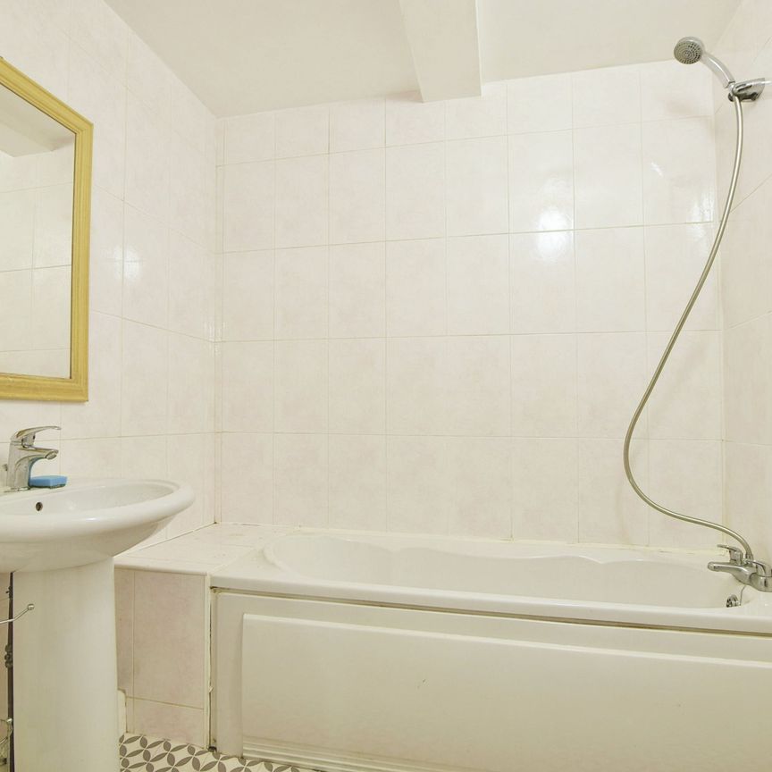 2 bedroom property to rent Apartment 6, Fitzwilliam Court, 19-21 Anson Road, Manchester, M14 - Photo 1