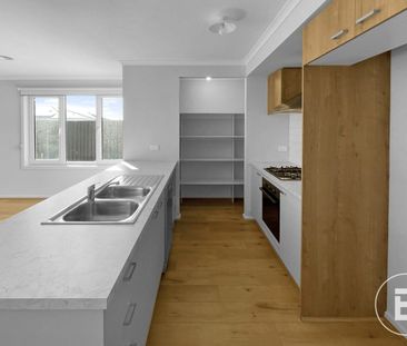 BRAND NEW LUXURY LIVING IN PRIME WINTER VALLEY LOCATION - Photo 5