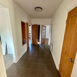 BEAU 5 ½ RÉNOVÉ & LUMINEUX - Photo 2