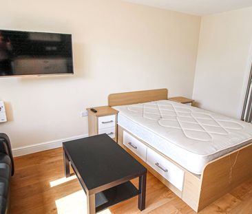 Apt 18, Fairbairn Residence - Photo 1