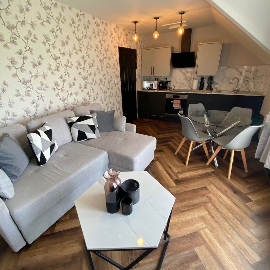 £900 PCM, Furnished One Bedroom Second Floor Flat in Taff Embankment, Grangetown, Cardiff, CF11 7BE - Photo 1