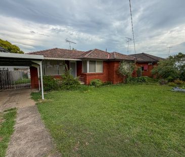 Refreshed family home in prime South Penrith location - Photo 2