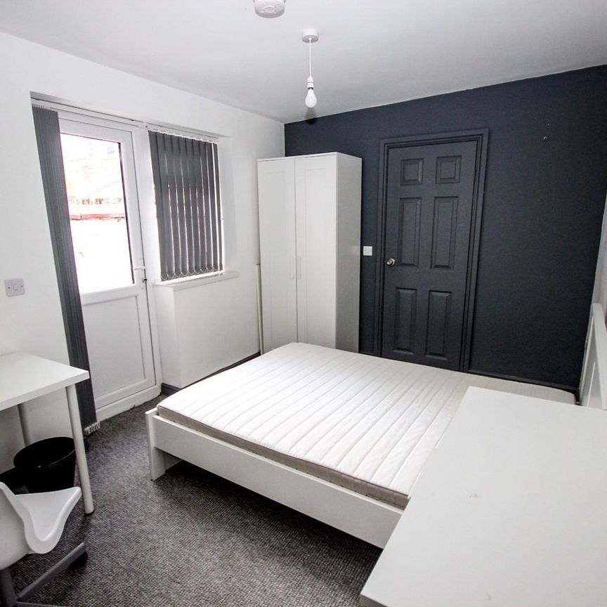 4 Bed Terraced House, Keswick Grove, M6 - Photo 1