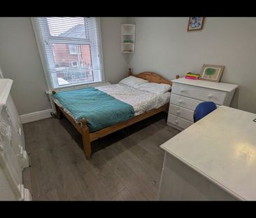 Room in a Shared House, Coventry Road, SO15 - Photo 3