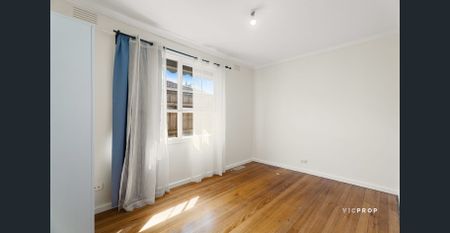 Spacious 5-Bedroom Family Home - Photo 5