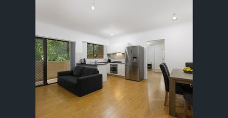 Stylish Apartment Offering Comfort & Convenience - Photo 5