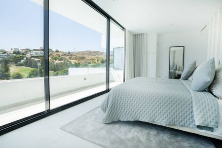 5 bedroom luxury Villa for rent in Benahavís, Spain - Photo 3