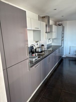 2 Bed Flat, Proton Tower, E14 - Photo 1