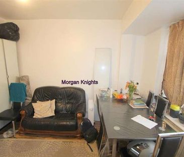 Leader Avenue, Manor, E12 - Photo 3