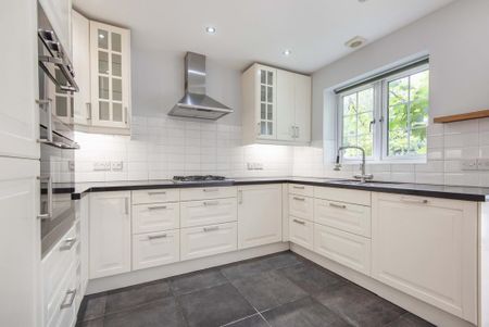 3 bedroom semi-detached house to rent - Photo 2