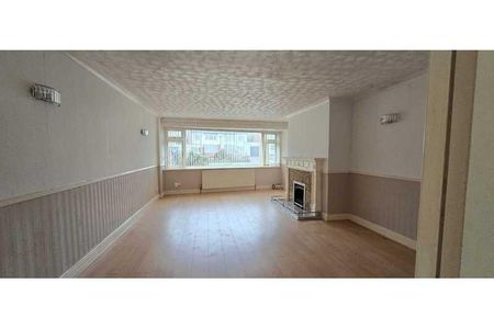 4 bedroom detached house to rent - Photo 2
