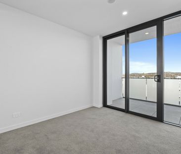 Spacious Two Bedroom Apartment - Photo 3
