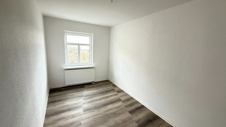 Schöne, gemütliche 4 Zimmer Wohnung im Dachgeschoss - Bad mit Fenster - Photo 3