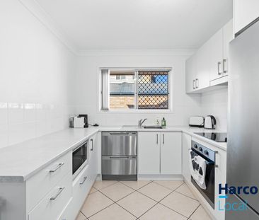 Convenient & Contemporary Townhouse! - Photo 5