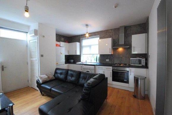 3 Bed - Springbank Road, Sandyford - Photo 1