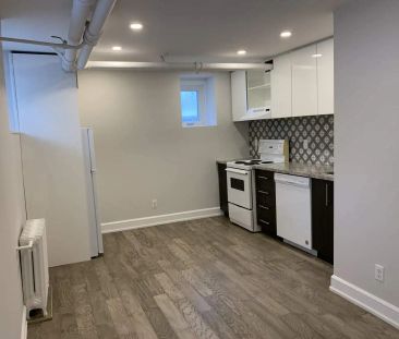 575 MacLaren St. — Bachelor - Photo 2