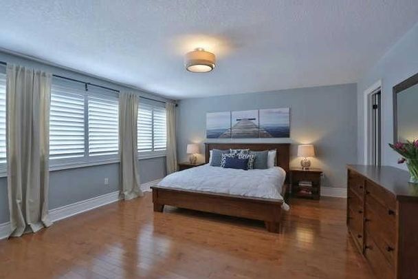 For Lease - 2156 Heathcliff Court, Oakville, Ontario - Photo 1