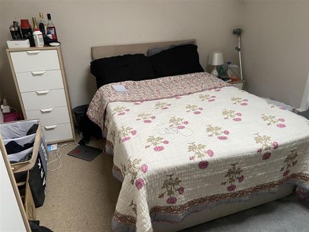 3 bedroom flat to rent - Photo 3