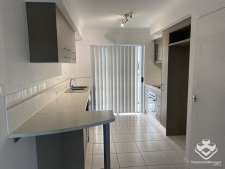 2 BEDROOM NON-FURNISHED UNIT IN TROPICAL RESORT STYLE APARTMENTS - Photo 3