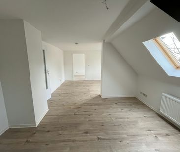 Dachgeschoss-Wohnung mit Wohlfühlfaktor – Einbauküche & Garten möglich - Photo 4