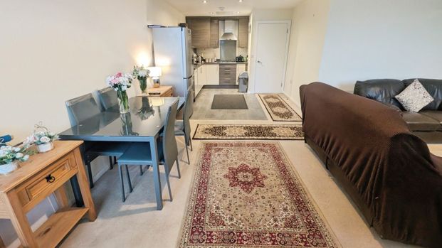 2 bedroom Flat To Let - Photo 1