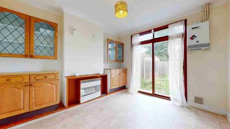 3 Bed Terraced House, Close To Davidson Road, CR0 - Photo 2