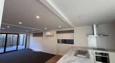 NEW BUILD TOWNHOUSE: - Photo 2