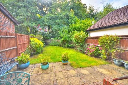 Brook Mead, Milford, Godalming, Surrey, GU8 - Photo 2