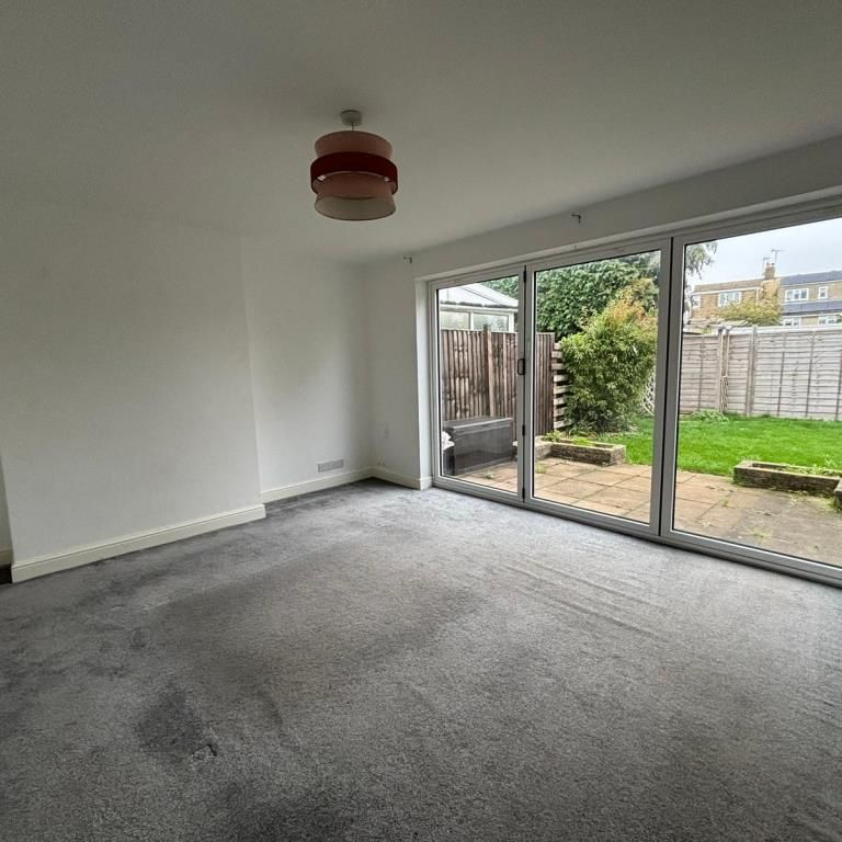 4 bedroom semi-detached house to rent - Photo 1