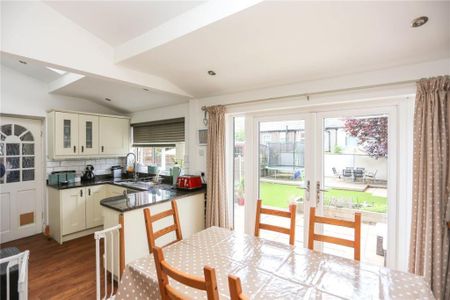 4 bedroom semi-detached house to rent - Photo 4