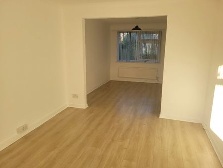 Semi-detached house to rent on - Photo 2